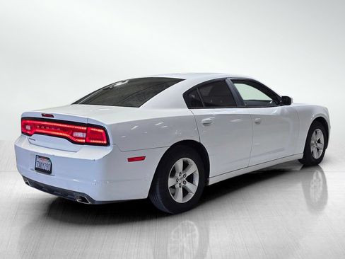 Used 2011 Dodge Charger SE RWD image 4