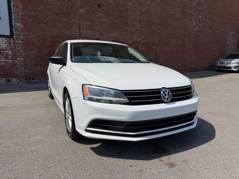 Used 2015 Volkswagen Jetta SE image 2