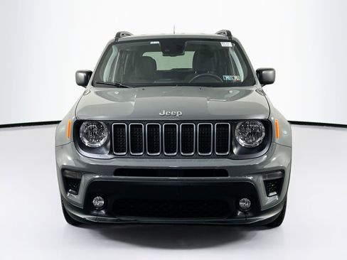 Used 2022 Jeep Renegade Latitude w/ Convenience Group AWD/4WD image 2