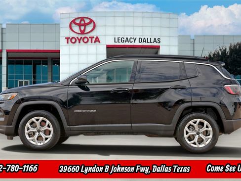 Used 2025 Jeep Compass Latitude AWD/4WD image 6