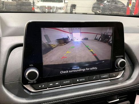 Used 2025 Nissan Rogue SV image 20