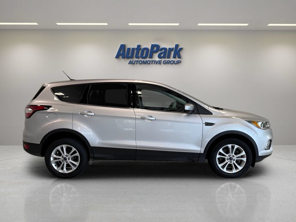 Used 2017 Ford Escape SE FWD image 8