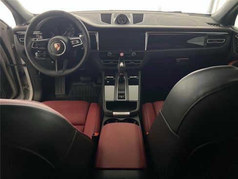 New 2026 Porsche Macan image 17