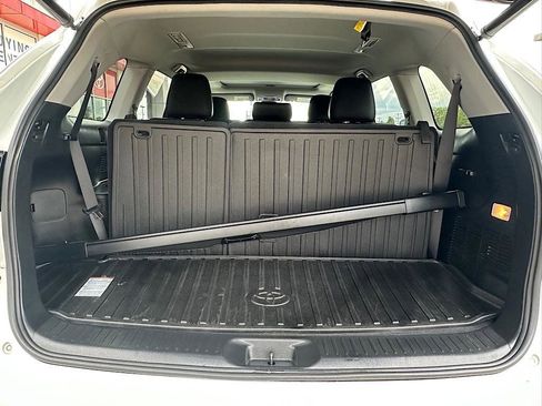 Certified 2019 Toyota Highlander XLE AWD/4WD image 11