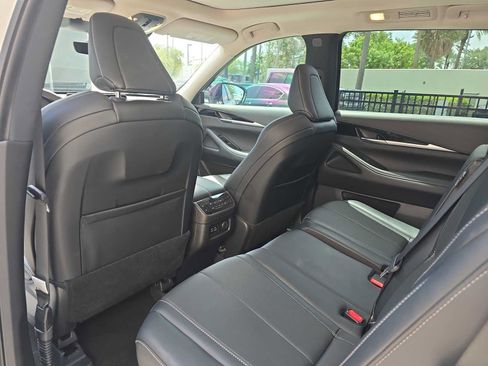 Used 2023 INFINITI QX60 Pure w/ Cargo Package FWD image 11