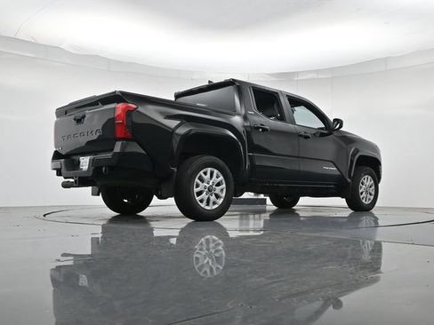 Used 2024 Toyota Tacoma SR5 AWD/4WD image 32