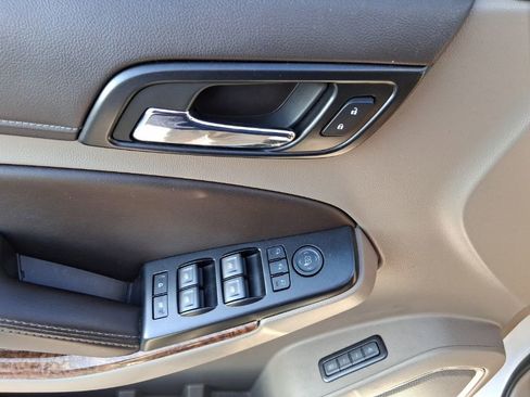 Used 2018 Chevrolet Suburban Premier image 9