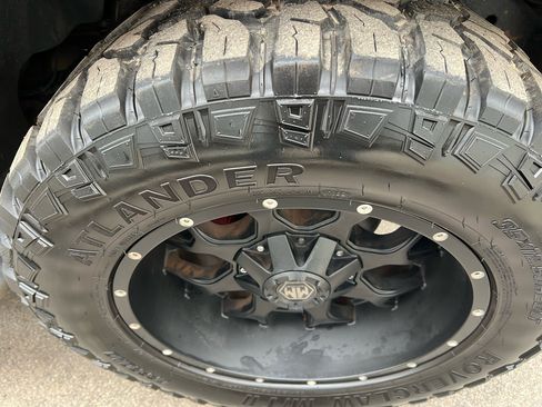 Used 2005 HUMMER H2 w/ Preferred Equipment Group image 10