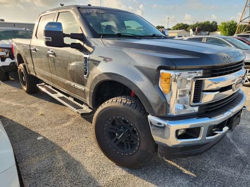 Used 2017 Ford F250 XLT w/ XLT Premium Package AWD/4WD image 1
