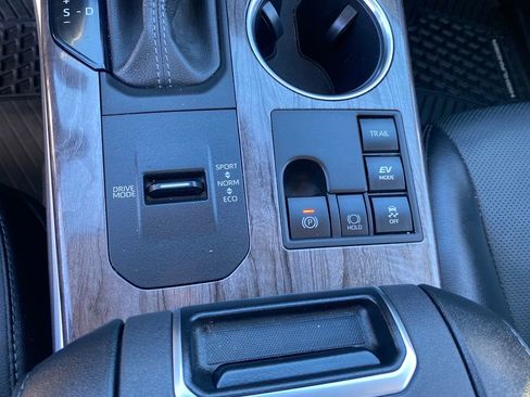 Used 2024 Toyota Highlander Platinum image 38