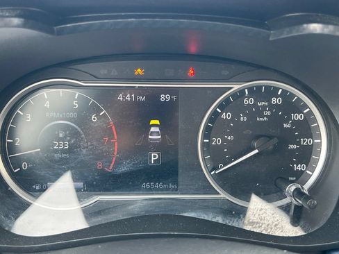Used 2024 Nissan Versa SV FWD image 17