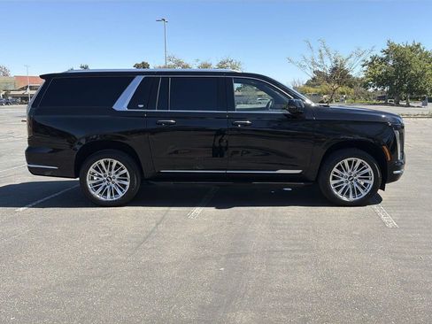 Certified 2025 Cadillac Escalade ESV Premium Luxury image 3