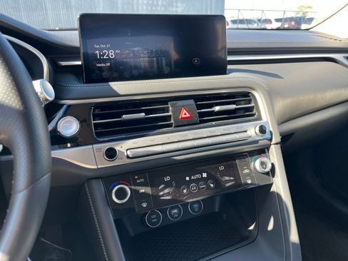 Used 2025 Genesis G70 2.5T image 21