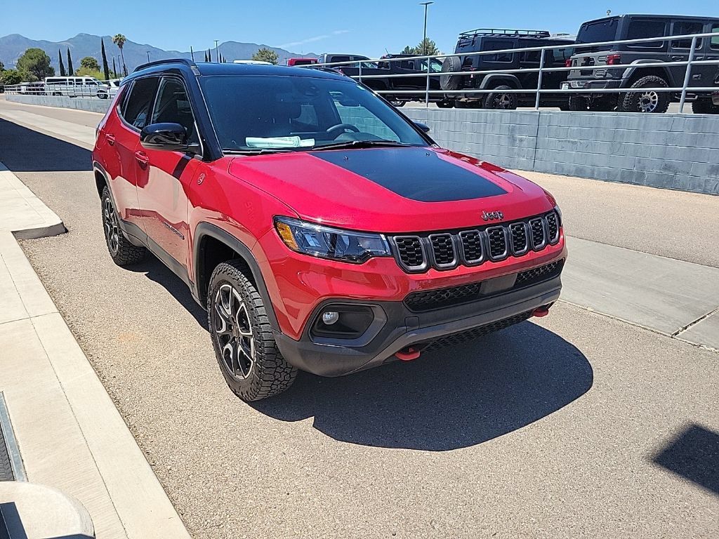 Used 2025 Jeep Compass Trailhawk AWD/4WD image 9