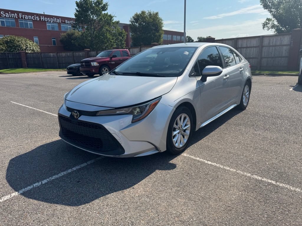 Used 2022 Toyota Corolla LE w/ LE Convenience Package FWD image 3