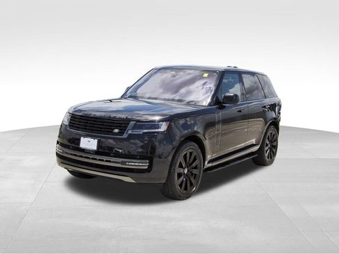 Used 2023 Land Rover Range Rover SE AWD/4WD image 2