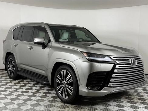 Used 2025 Lexus LX 600 4WD w/ Accessory Package (2T) image 11