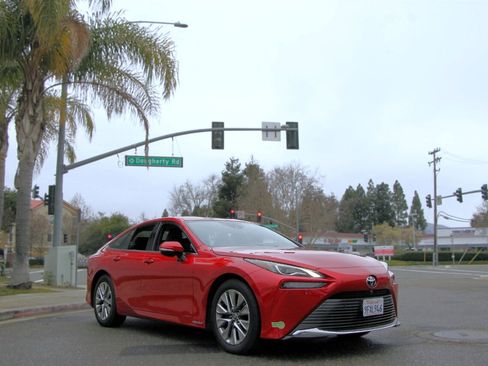 Used 2023 Toyota Mirai XLE w/ Advanced Technology Package image 3