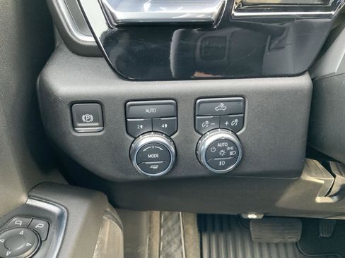 Used 2024 GMC Sierra 1500 Elevation image 32