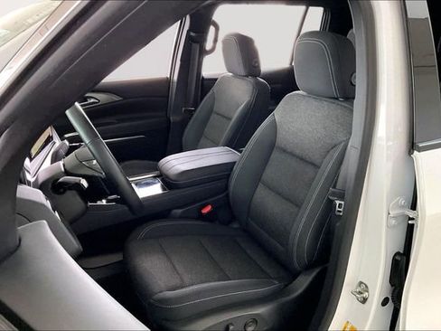 Used 2024 Chevrolet Traverse LT image 15