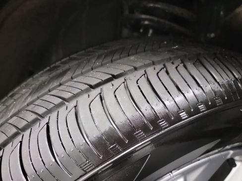 Certified 2025 Honda HR-V LX image 30