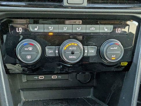 Used 2024 Volkswagen Taos SE image 22