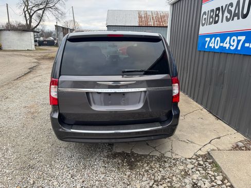 Used 2015 Chrysler Town & Country Touring-L w/ Driver Convenience Group image 4