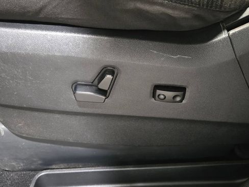 Used 2020 Dodge Grand Caravan SE image 25