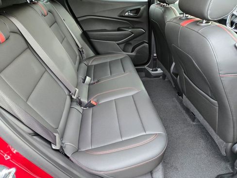 Used 2025 Chevrolet Trax RS w/ Driver Confidence Package image 14