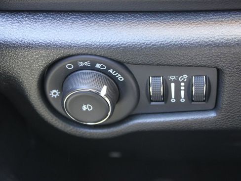 Used 2025 Chrysler Pacifica Select FWD image 41