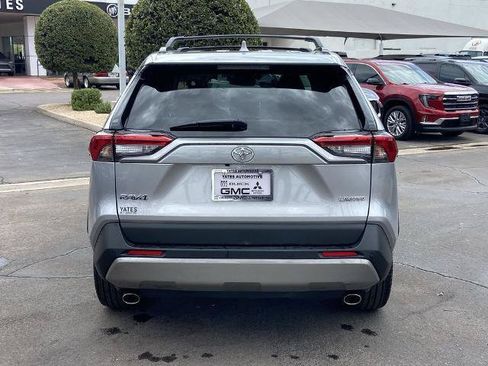 Used 2022 Toyota RAV4 Limited FWD image 5