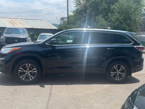 Used 2016 Toyota Highlander XLE AWD/4WD image 3