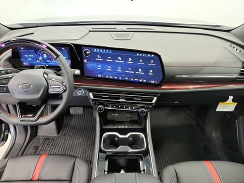 New 2026 Chevrolet Traverse RS w/ LPO, Floor Liner Package FWD image 25