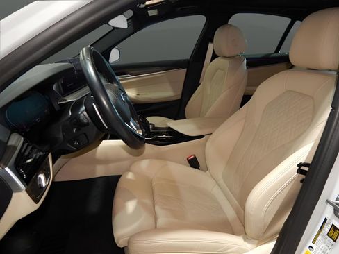 Used 2022 BMW 530i xDrive AWD/4WD image 13