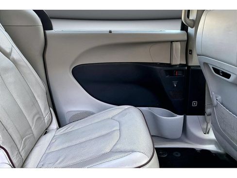 Used 2020 Chrysler Pacifica Limited FWD image 36