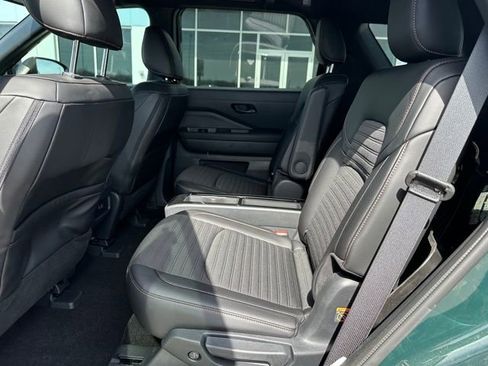 Used 2025 Nissan Pathfinder Rock Creek image 13