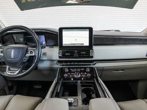 Used 2019 Lincoln Navigator Select w/ Technology Package RWD image 13