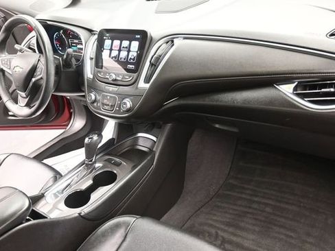 Used 2018 Chevrolet Malibu LT w/ Leather Package FWD image 27