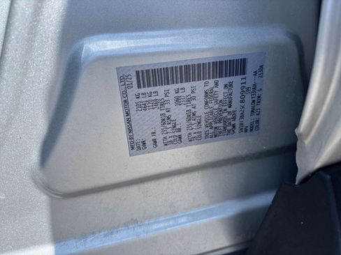 Used 2025 Nissan Rogue SV FWD image 31