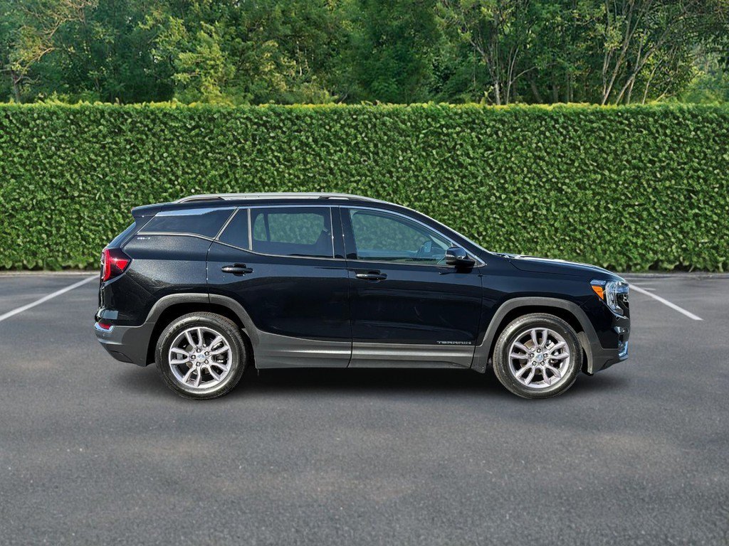 Used 2023 GMC Terrain SLT FWD image 2
