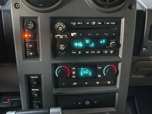 Used 2003 HUMMER H2 w/ Preferred Equipment Group image 22