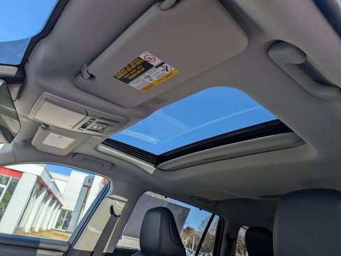 Used 2023 Toyota Highlander XLE image 20