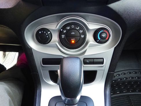 Used 2017 Ford Fiesta SE image 43