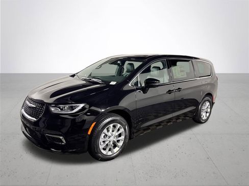 New 2026 Chrysler Pacifica Limited image 2