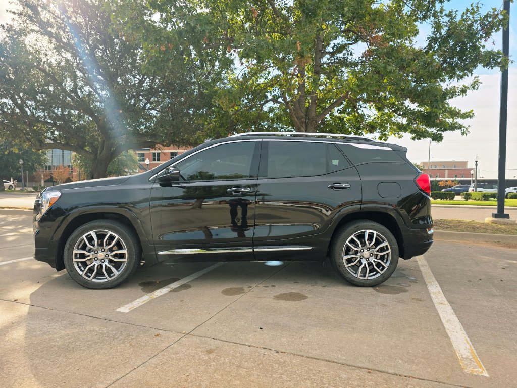 Used 2024 GMC Terrain Denali w/ Denali Premium Package AWD/4WD image 20