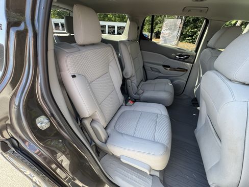 Used 2019 GMC Acadia SLE w/ LPO, Black Accent Package FWD image 19