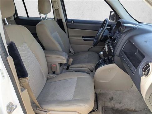 Used 2014 Jeep Patriot Latitude image 17