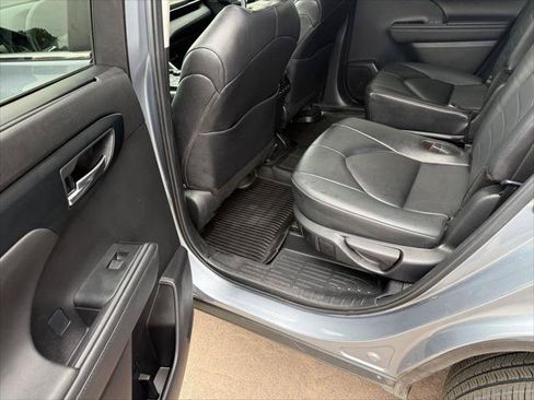 Certified 2024 Toyota Highlander XLE AWD/4WD image 16