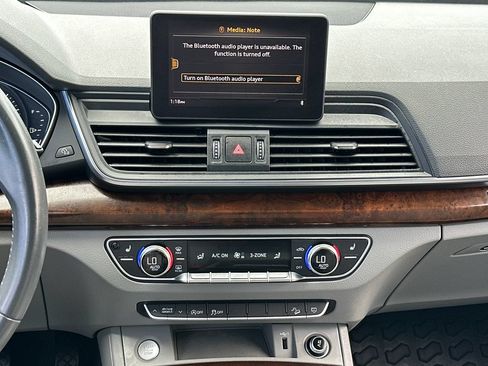 Used 2019 Audi Q5 2.0T Premium w/ Convenience Package AWD/4WD image 16