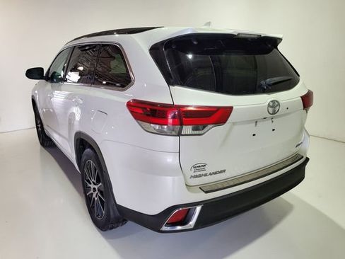 Used 2018 Toyota Highlander XLE image 21